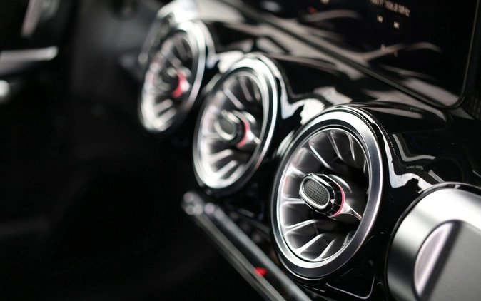 Mercedes-Benz EQB cena 252022 przebieg: 5, rok produkcji 2023 z Ćmielów małe 232
